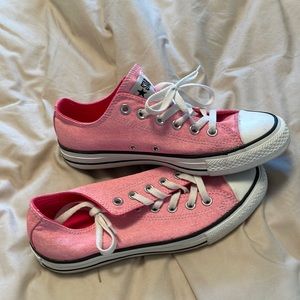 Pink All Star Low Top converse * LIKE NEW